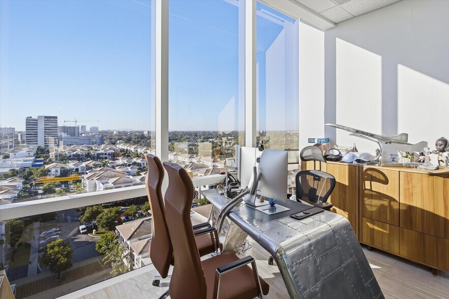 More Photos Of 20200 W dixie Hwy, Aventura Medical For Lease