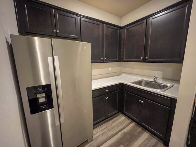 More Photos Of 132 Broadbent Way, Anderson Medical For Sale