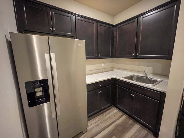 More Photos Of 132 Broadbent Way, Anderson Medical For Lease