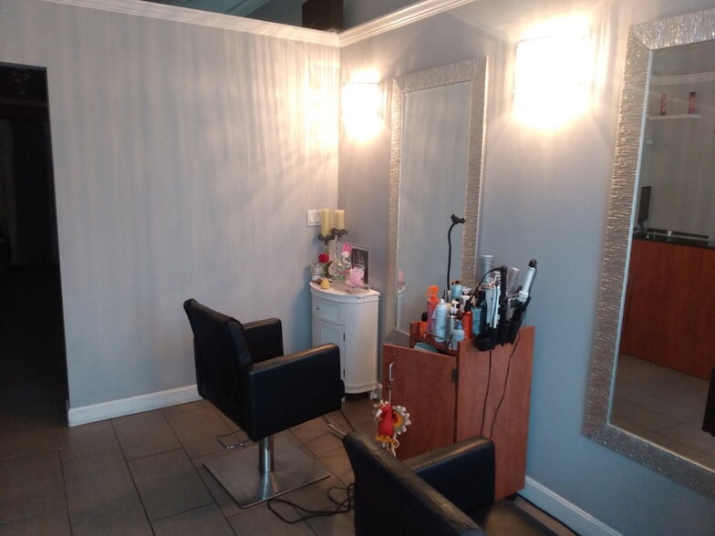 More Photos Of Beacon St, Watertown Freestanding For Lease