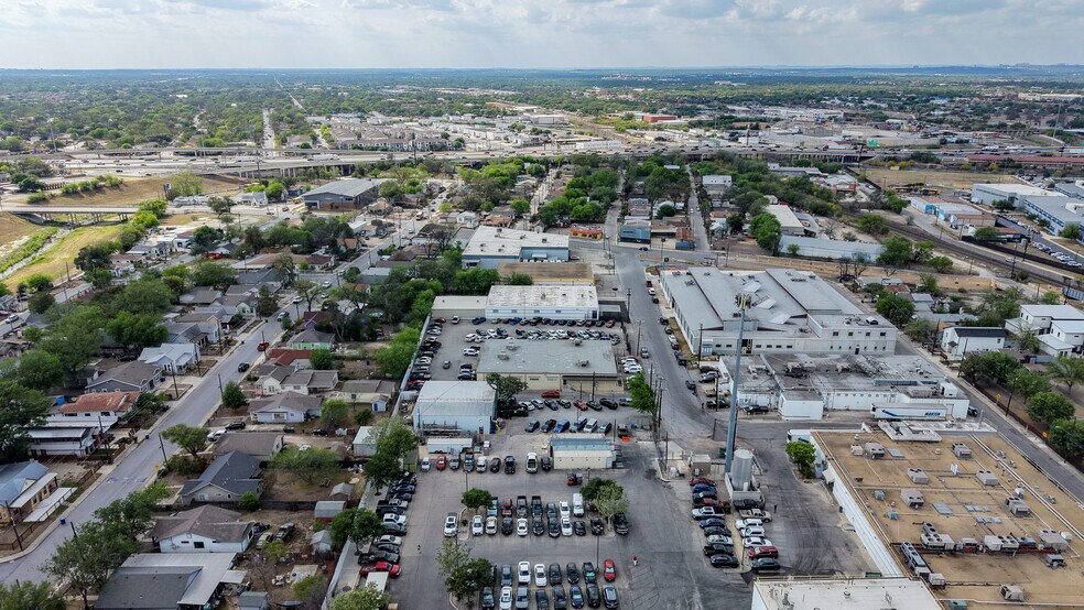 More Photos Of 130 E Zavalla, San Antonio Warehouse For Lease