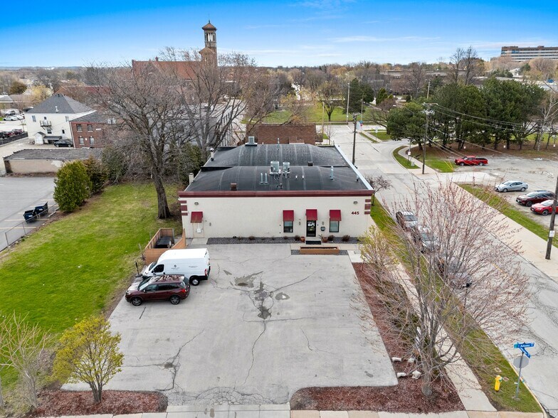 More Photos Of 445 S Adams St, Green Bay Office For Lease