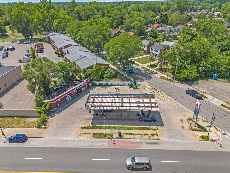 More Photos Of 17537 Grand River Ave, Detroit Service Station For Sale