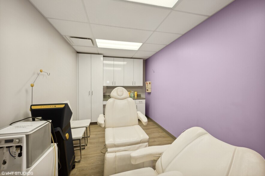 More Photos Of 2335 S Michigan Ave, Chicago Medical For Lease