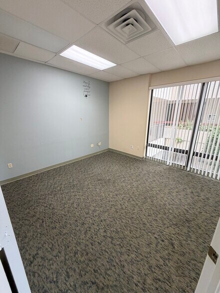 More Photos Of 900 SE Ocean Blvd, Stuart Office For Sale