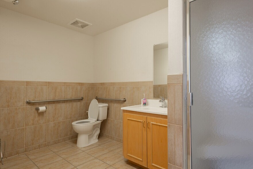 More Photos Of 6236 Laredo St, Las Vegas Office For Sale