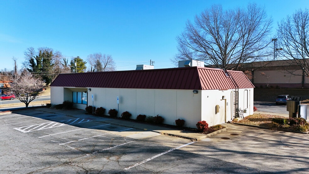 More Photos Of 105 New House Dr, Charlottesville Restaurant For Lease