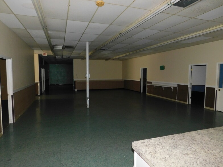 More Photos Of 813 N Lake Parker Ave, Lakeland Freestanding For Lease