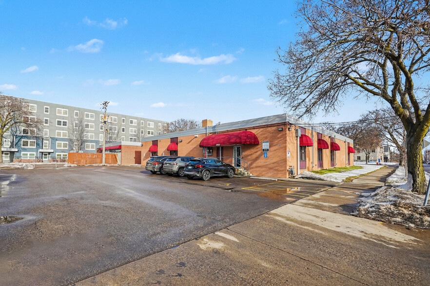 More Photos Of 2450 Park Ave, Minneapolis Office For Sale