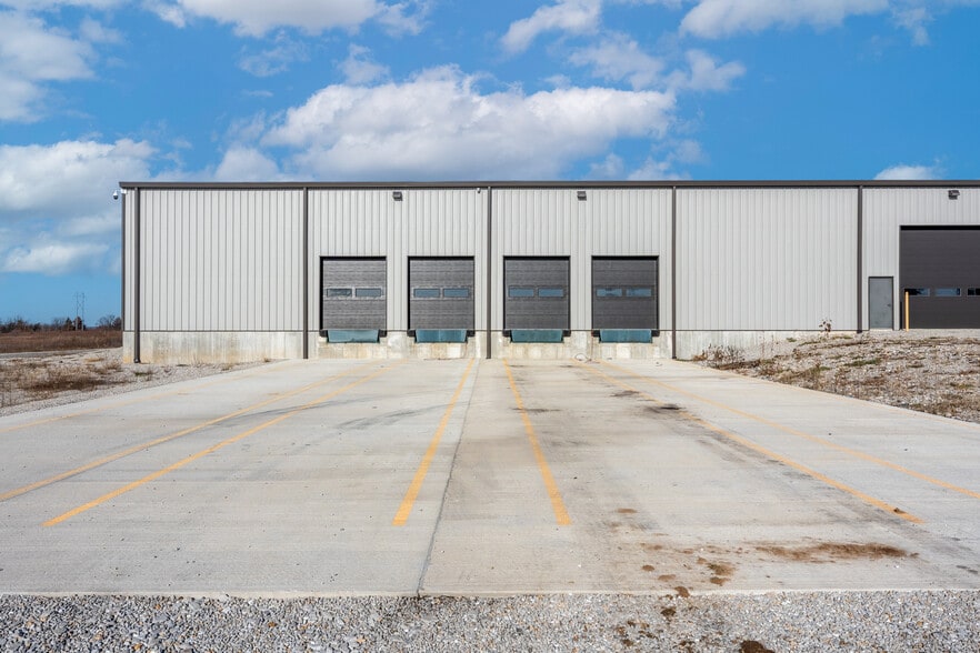 More Photos Of 22800 Highway H, Sedalia Manufacturing For Sale