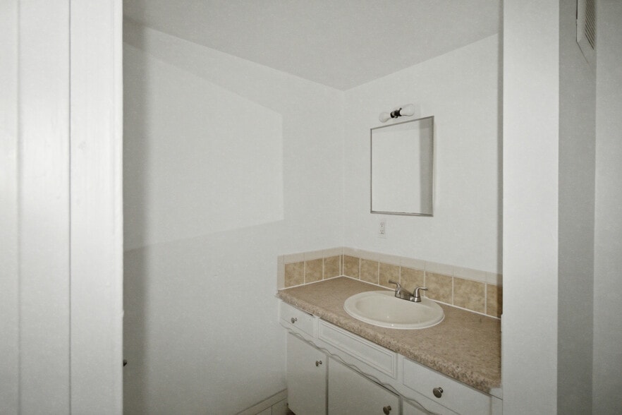 More Photos Of 3046 Golfcrest Blvd, Houston Apartments For Sale