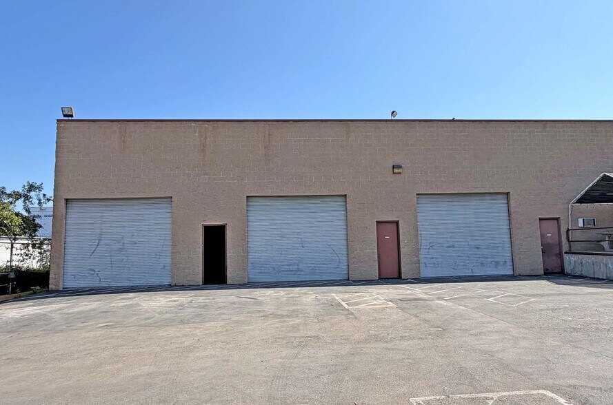 More Photos Of 6001 Obispo Ave, Long Beach Warehouse For Sale