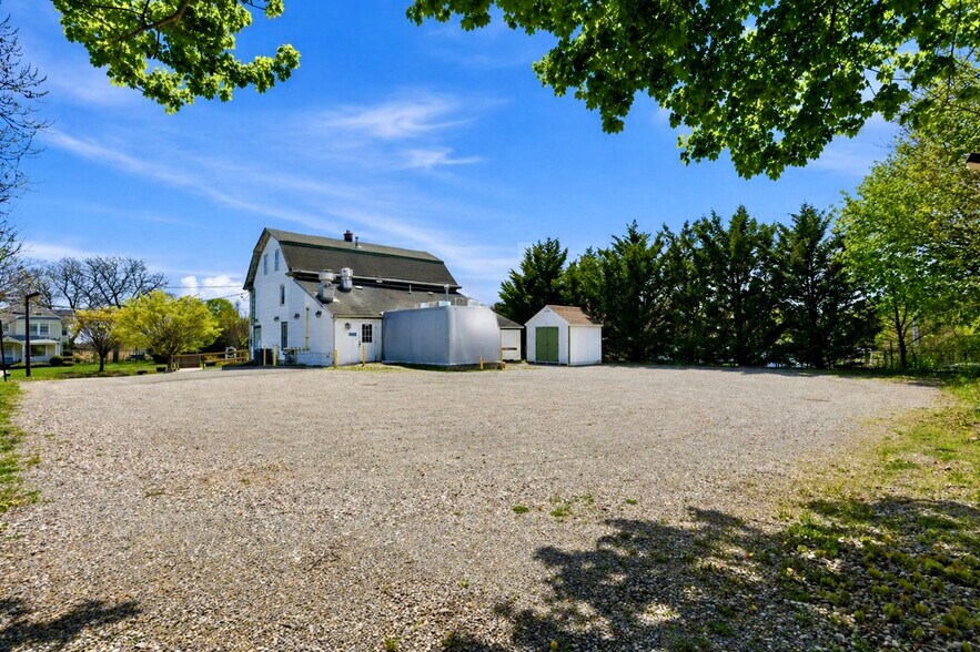 More Photos Of 1612 Main Rd, Riverhead Freestanding For Sale