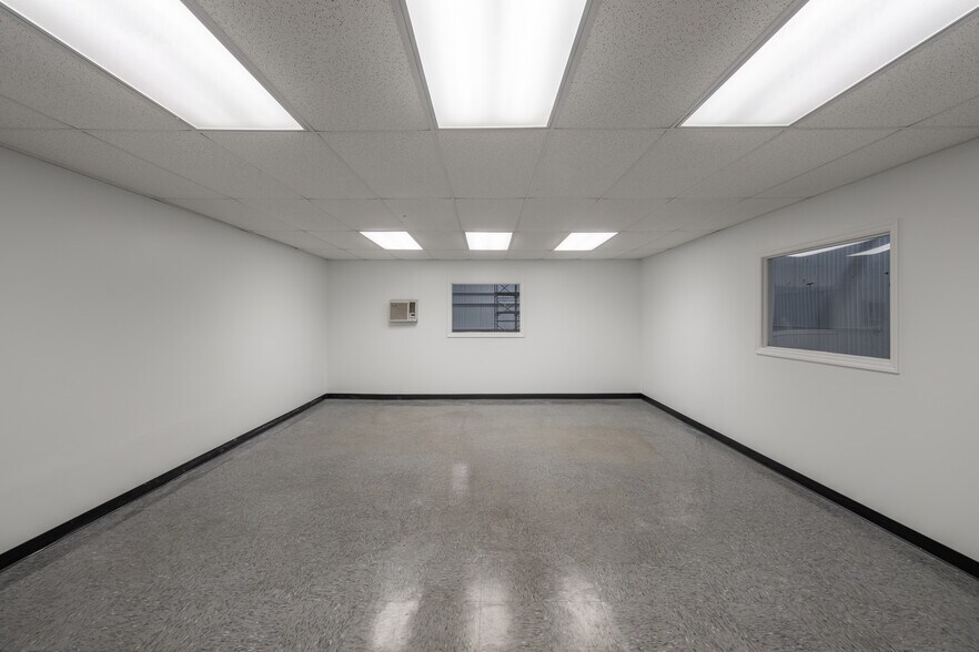 More Photos Of 3811 University Blvd W, Jacksonville Unknown For Lease