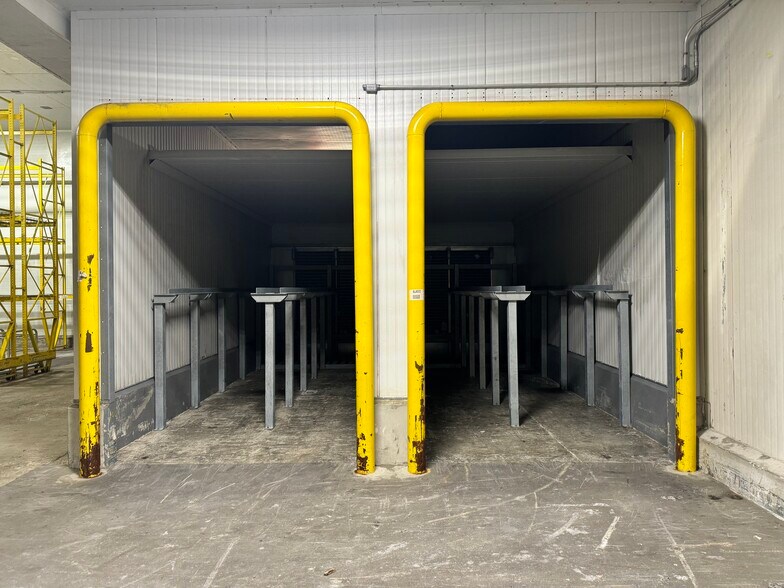 More Photos Of 5441 W 5th St, Jacksonville Warehouse For Sale