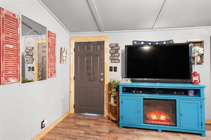 More Photos Of 4500 FM 515, Emory Light Manufacturing For Sale