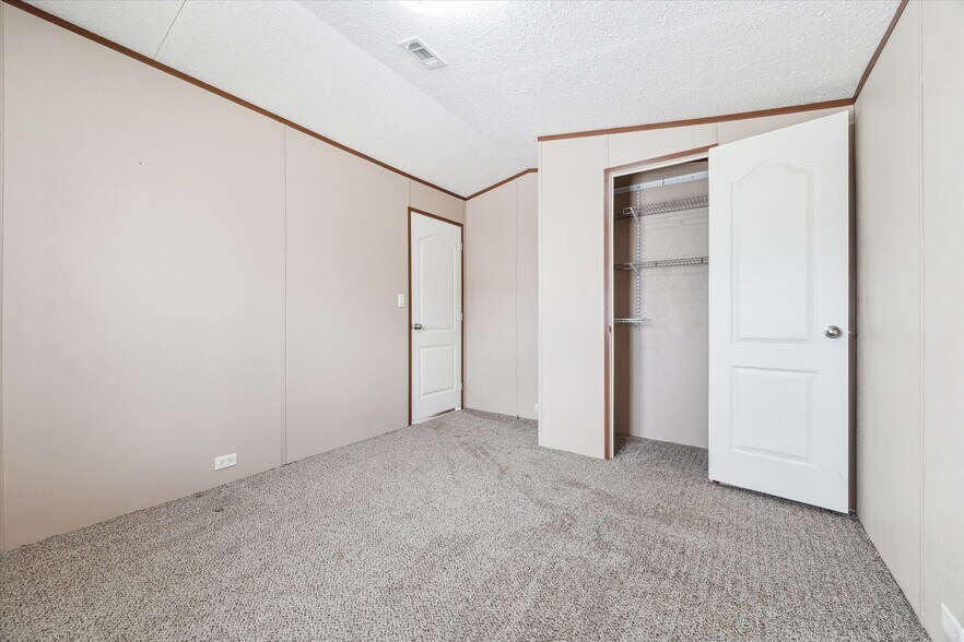 More Photos Of 3733 Rest Home Rd, Pearland Flex For Sale