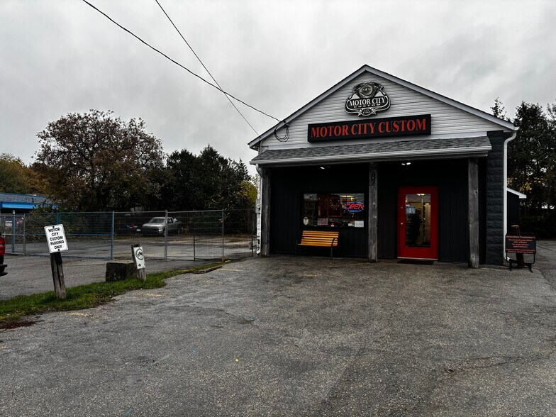 More Photos Of 287 Dean Ave, Oshawa Freestanding For Sale