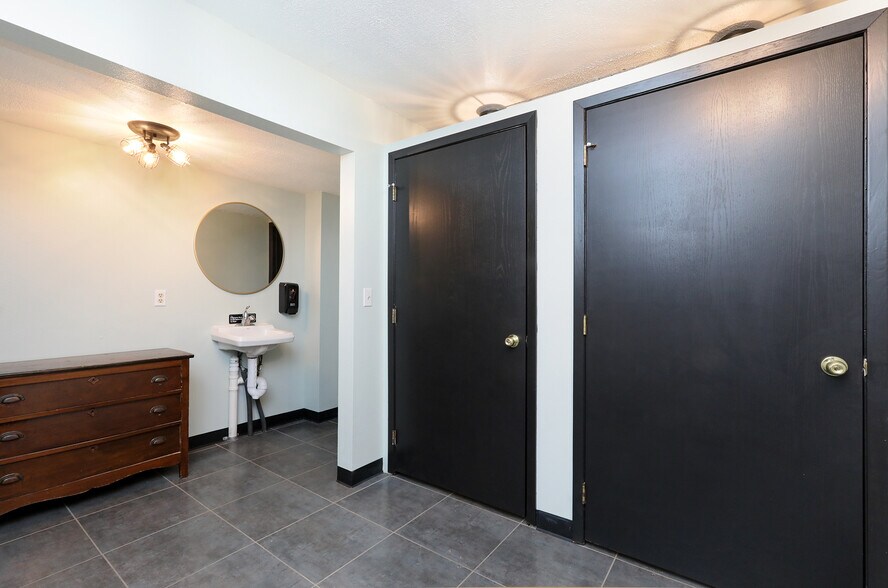 More Photos Of 1119 6th st, Nevada General Retail For Sale