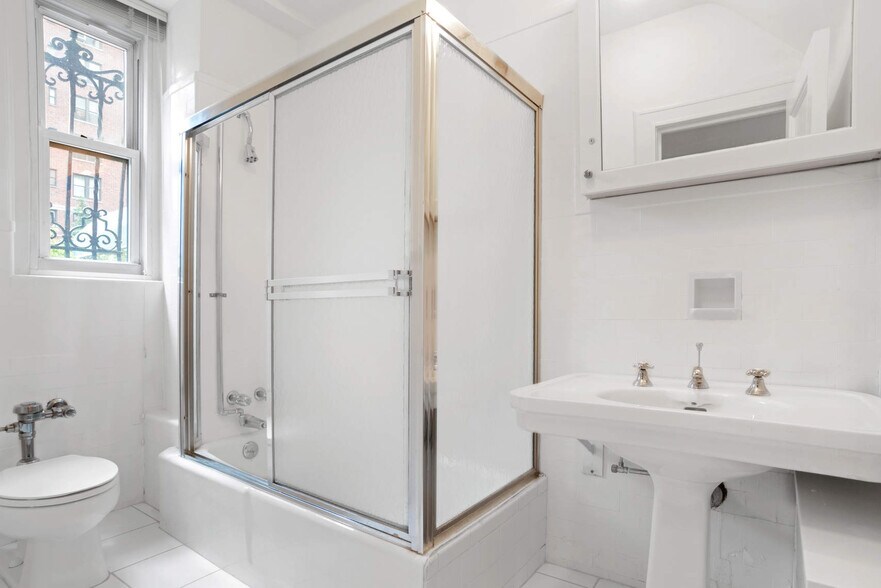 More Photos Of 910 Park Ave, New York Apartments For Sale