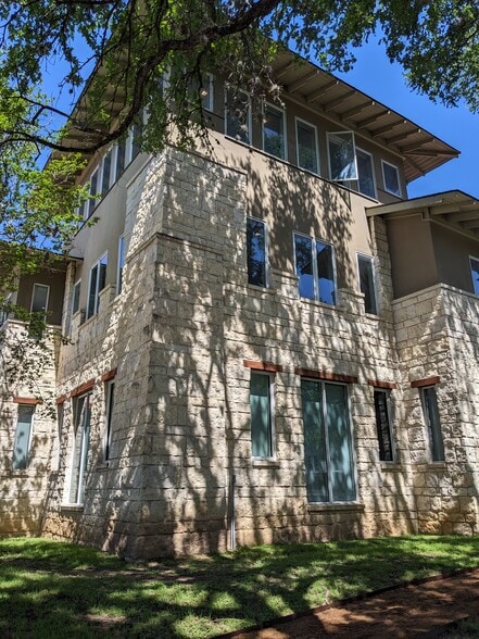 More Photos Of 1508 W 5th St, Austin Office For Lease