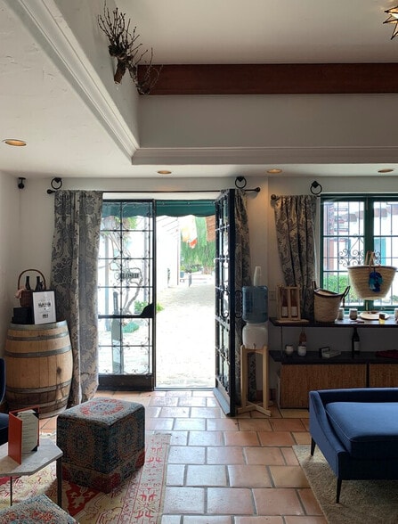 More Photos Of 5-129 El Paseo, Santa Barbara Unknown For Lease