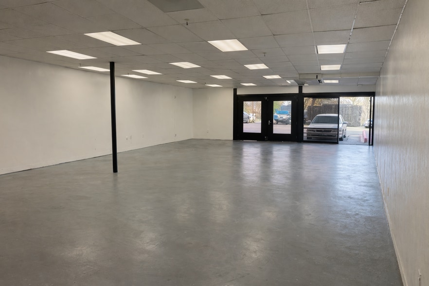 More Photos Of 6904 Miramar Rd, San Diego Storefront For Lease