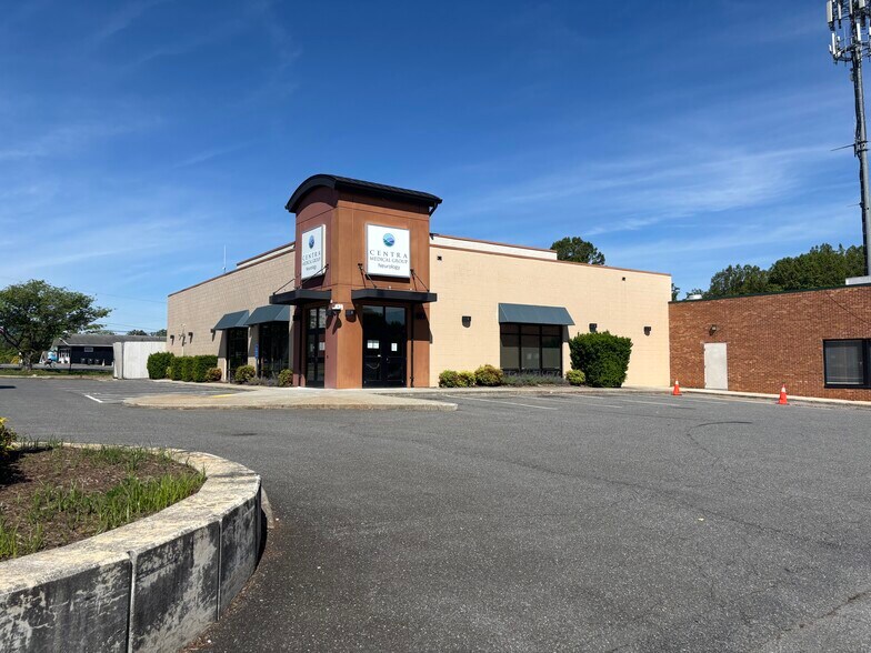 More Photos Of 2820 Linkhorne Dr, Lynchburg Specialty For Sale