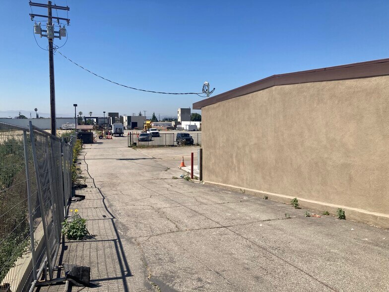 More Photos Of 5045 E State St, Ontario Warehouse For Lease