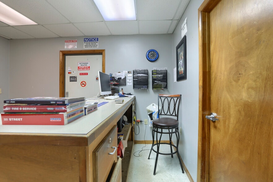 More Photos Of 164 W 4th St, Lewistown Auto Repair For Sale