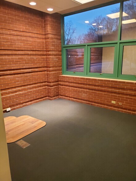 More Photos Of 263 Glenville Rd, Greenwich Storefront Retail Office For Lease