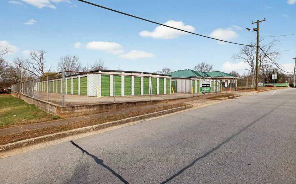 More Photos Of 939 N Logan St, Gaffney Self Storage For Sale