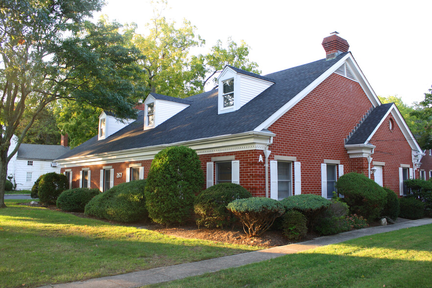 Primary Photo Of 269 Middle Country Rd, Smithtown Medical For Lease