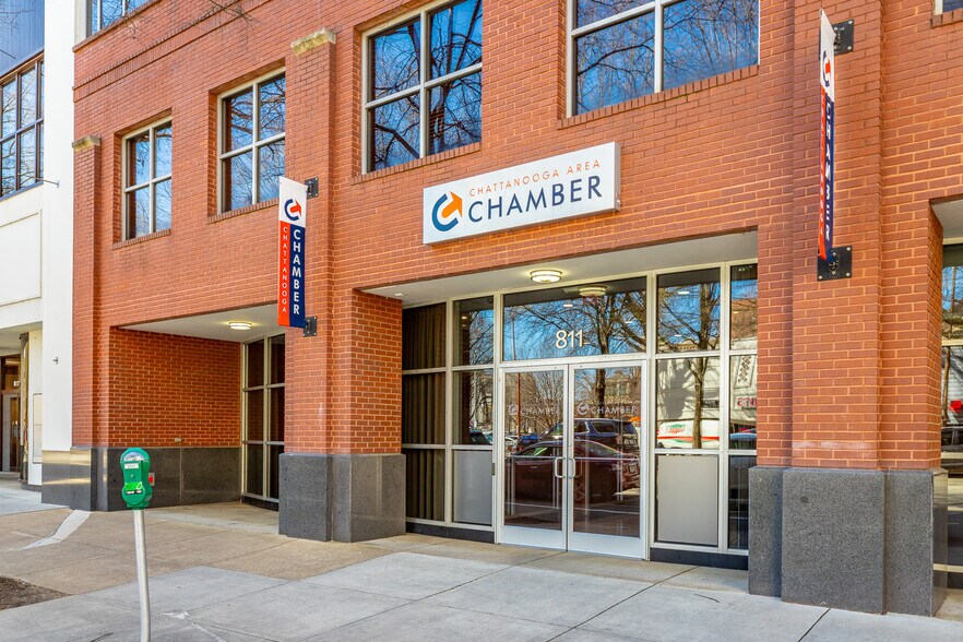 More Photos Of 811 Broad St, Chattanooga Medical For Lease