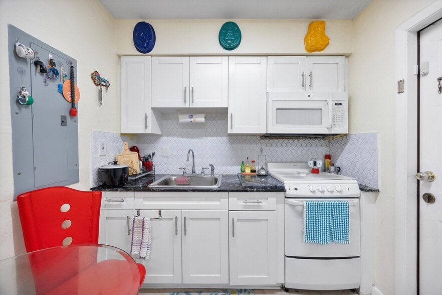 More Photos Of 14260 SW 88th Ave, Palmetto Bay Apartments For Sale