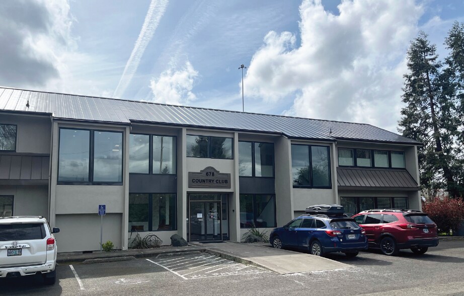 More Photos Of 678 Country Club Rd, Eugene Office For Sale