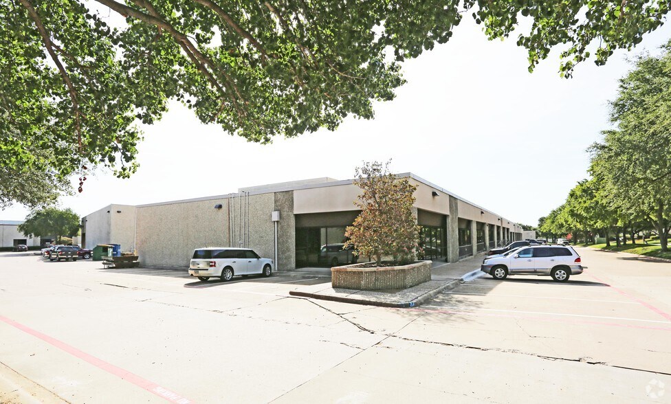 More Photos Of 6012 Campus Circle Dr W, Irving Research And Development For Lease