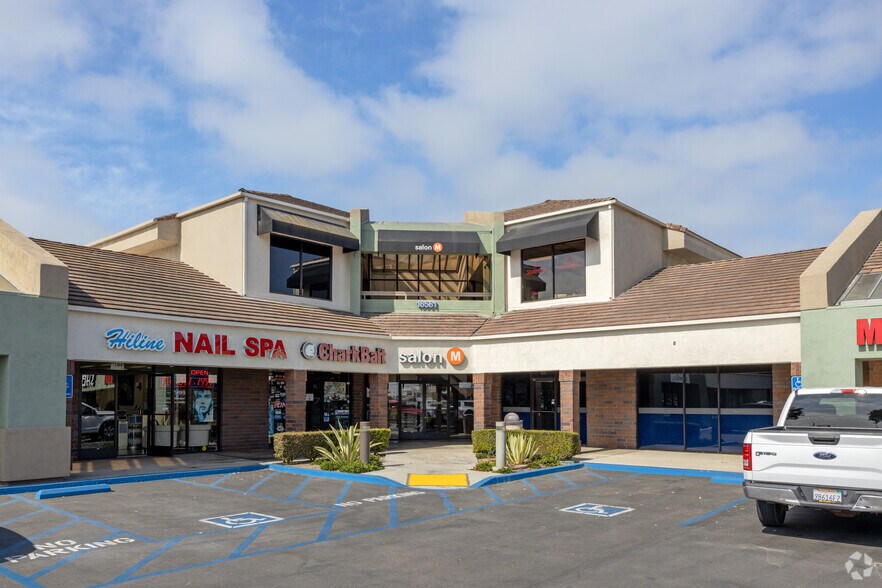 More Photos Of 16561 Bolsa Chica St, Huntington Beach Restaurant For Lease