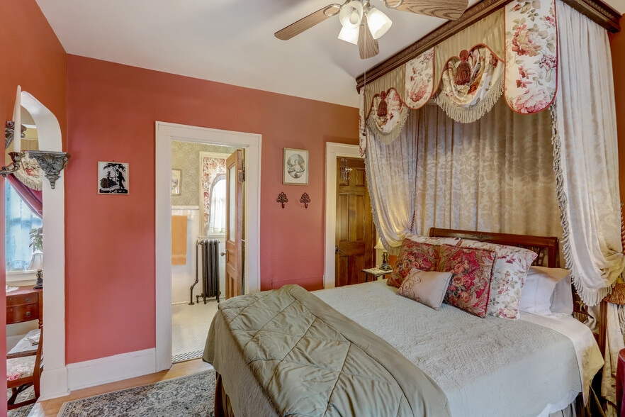 More Photos Of 3209 W Wells St, Milwaukee Hospitality For Sale