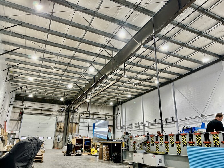 More Photos Of 8009 39th St, Leduc Warehouse For Lease