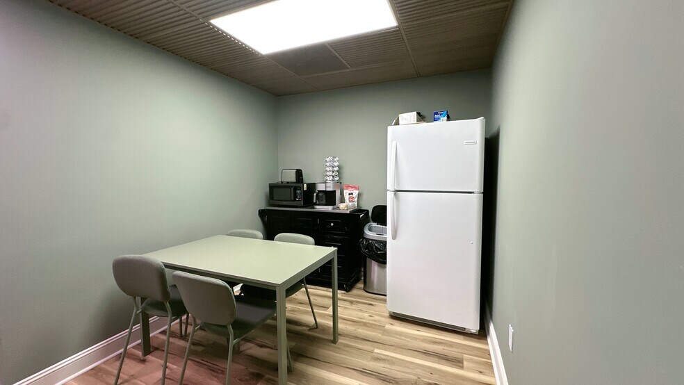 More Photos Of 129 Dupree St, Charlotte Distribution For Lease