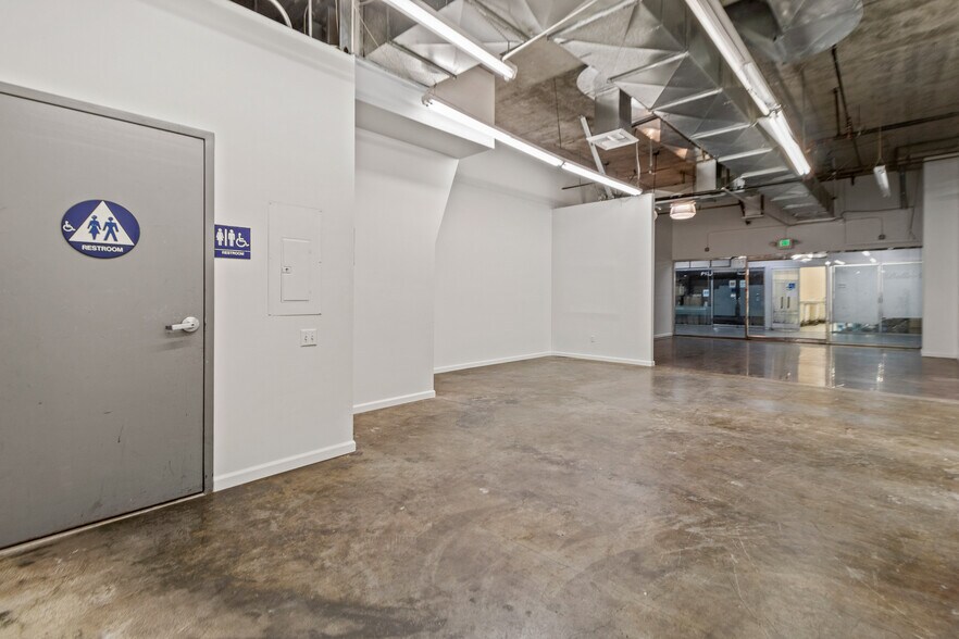 More Photos Of 1015 Crocker St, Los Angeles Storefront For Sale