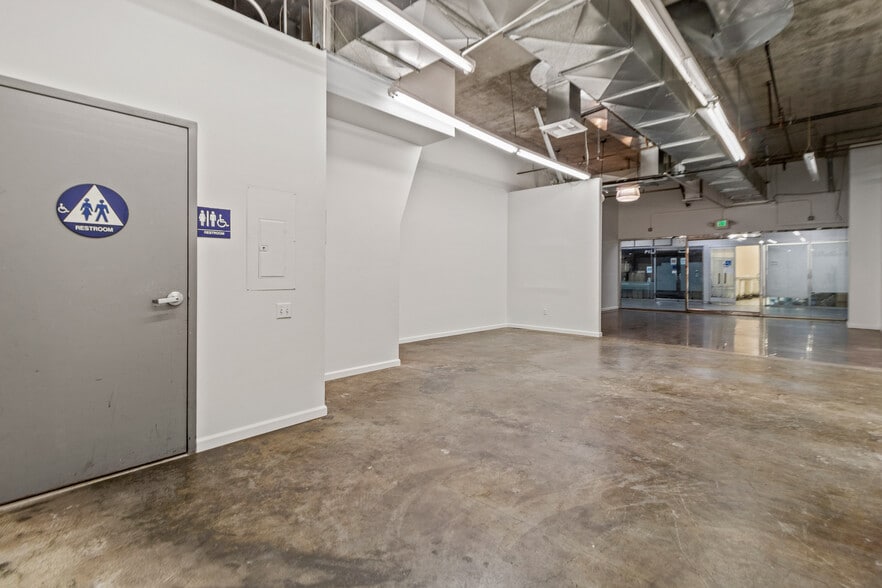 More Photos Of 1015 Crocker St, Los Angeles Storefront For Sale