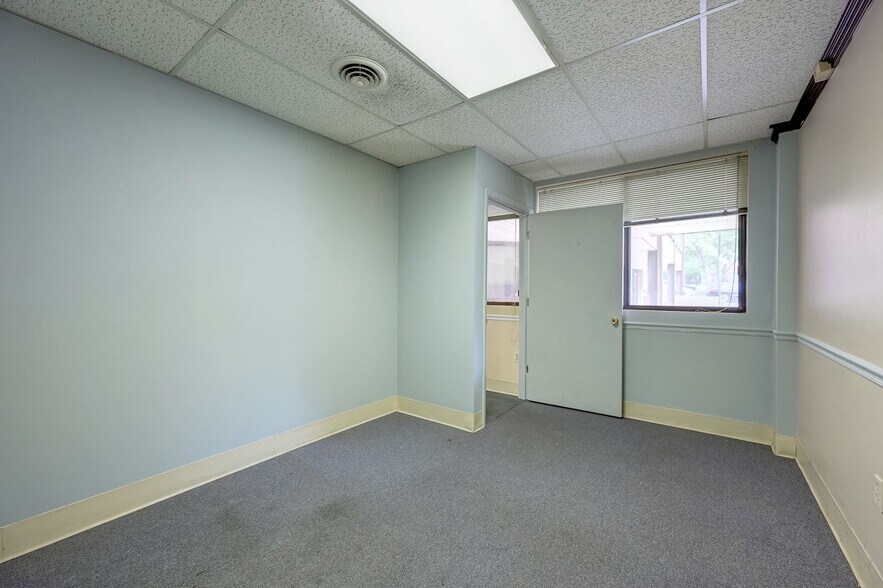 More Photos Of 9650 Santiago Rd, Columbia Medical For Sale
