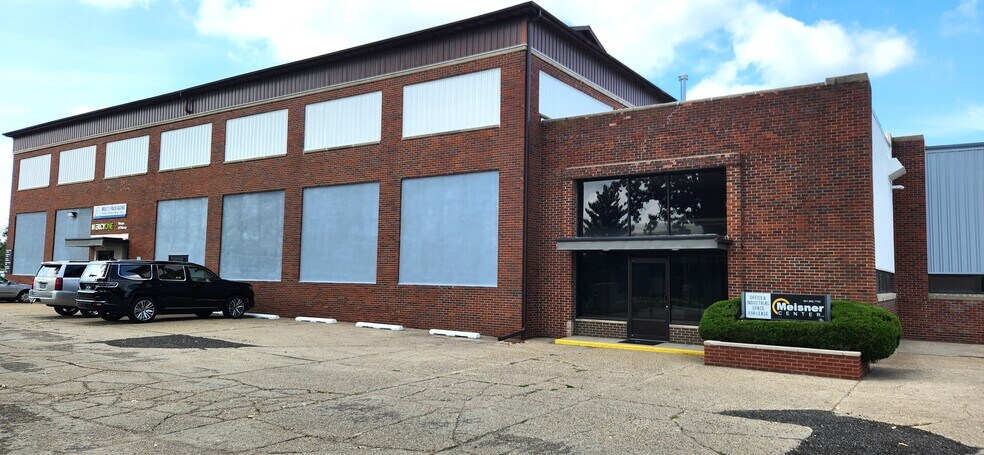 More Photos Of 200 N 8th Ave E, Newton Warehouse For Sale