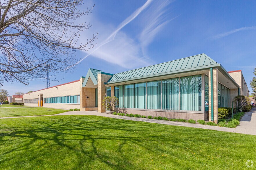 More Photos Of 6500 N Lincoln Ave, Lincolnwood Light Manufacturing For Lease