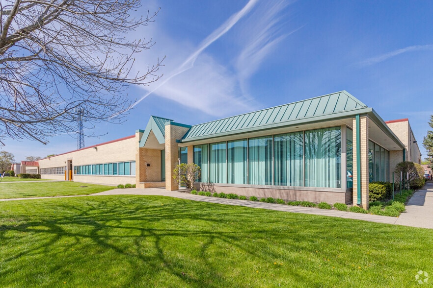 More Photos Of 6500 N Lincoln Ave, Lincolnwood Light Manufacturing For Sale