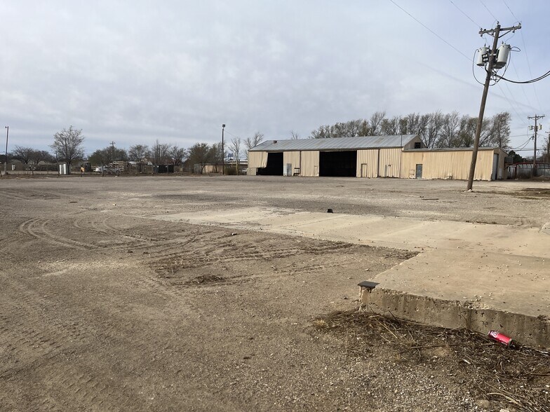 More Photos Of 1012 E Waylon Jennings Blvd, Littlefield Industrial For Sale