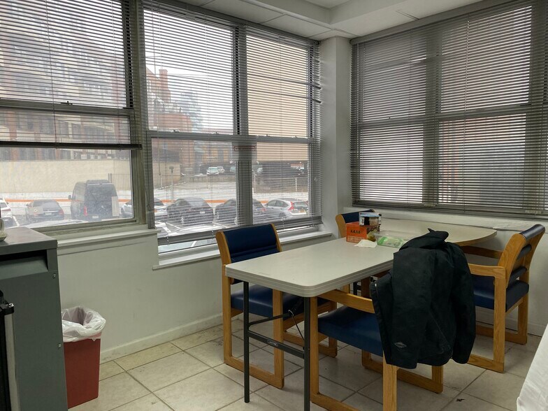 More Photos Of 41-25 KISSENA Blvd, Flushing Apartments For Lease