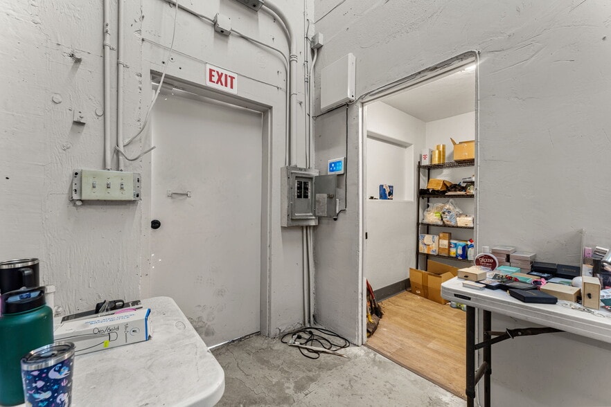 More Photos Of 960 W 1st St, Pomona Warehouse For Sale